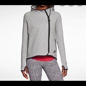 Women’s Nike tech fleece cape size M